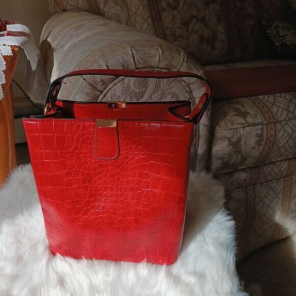 Red Leather Patterned Purse, Tote, Handbag, Shoulder Bag - Picture 8 of 9
